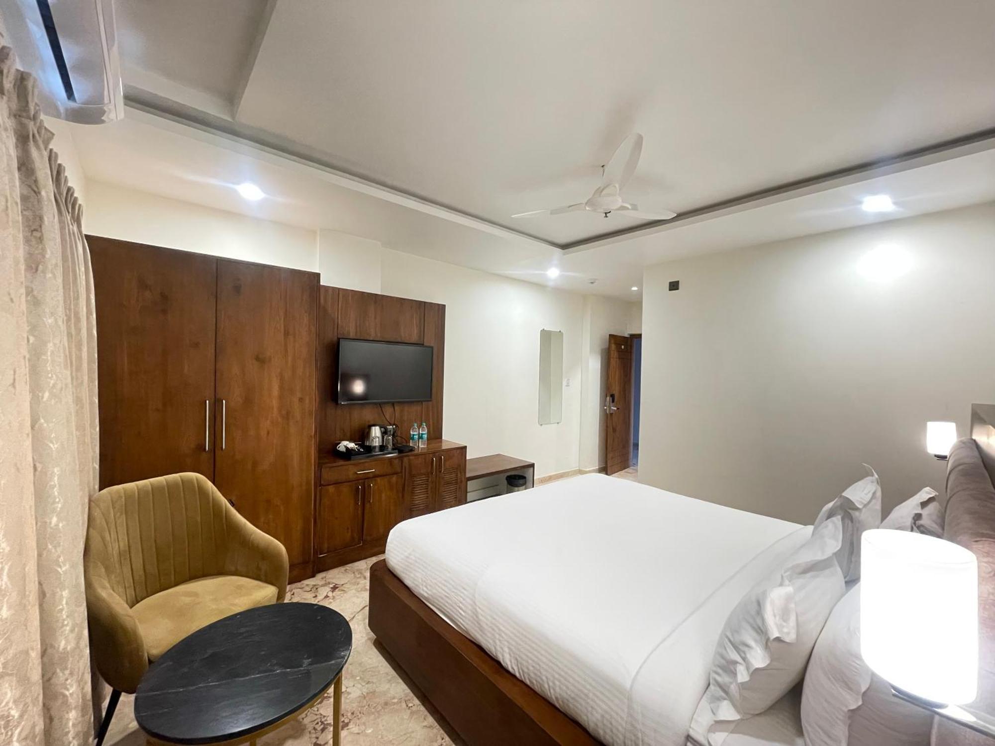 Seasons Sajjangarh Hotel Udaipur Exterior photo